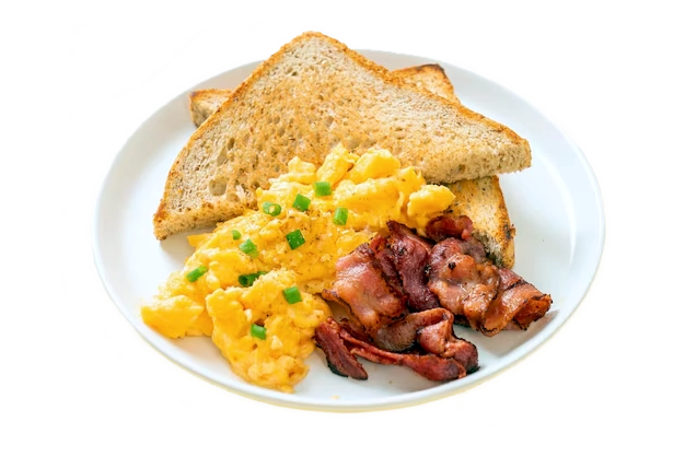 huevo-revuelto-pan-tostado-tocino