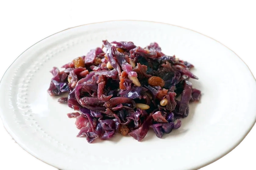 lombarda-con-manzana-y-uvas-pasas